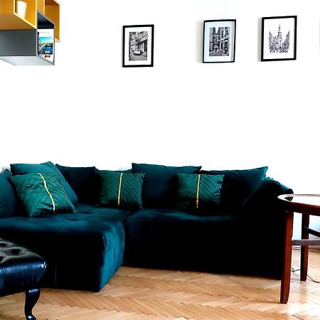 Michael'S Gate Large Apartment In A 15Th-Century Building, Old Town ブラチスラヴァ エクステリア 写真