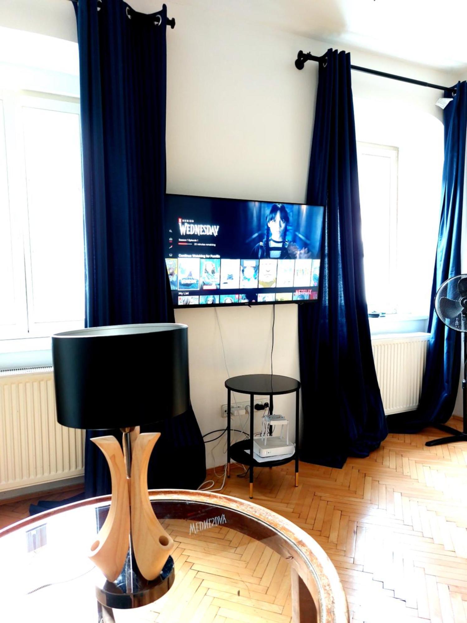 Michael'S Gate Large Apartment In A 15Th-Century Building, Old Town ブラチスラヴァ エクステリア 写真