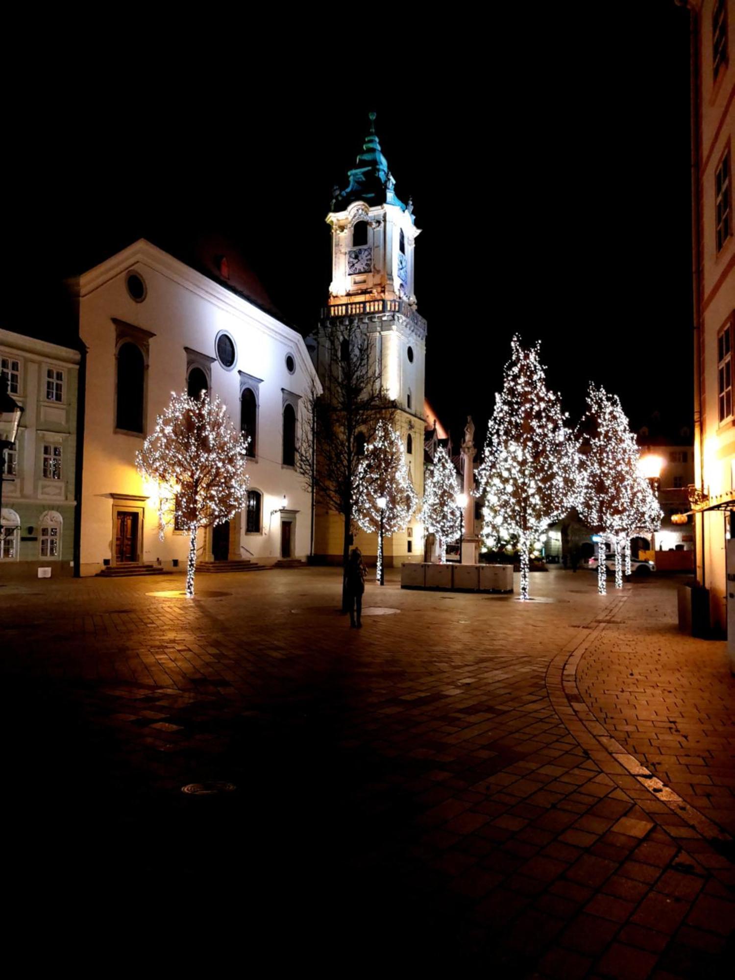 Michael'S Gate Large Apartment In A 15Th-Century Building, Old Town ブラチスラヴァ エクステリア 写真