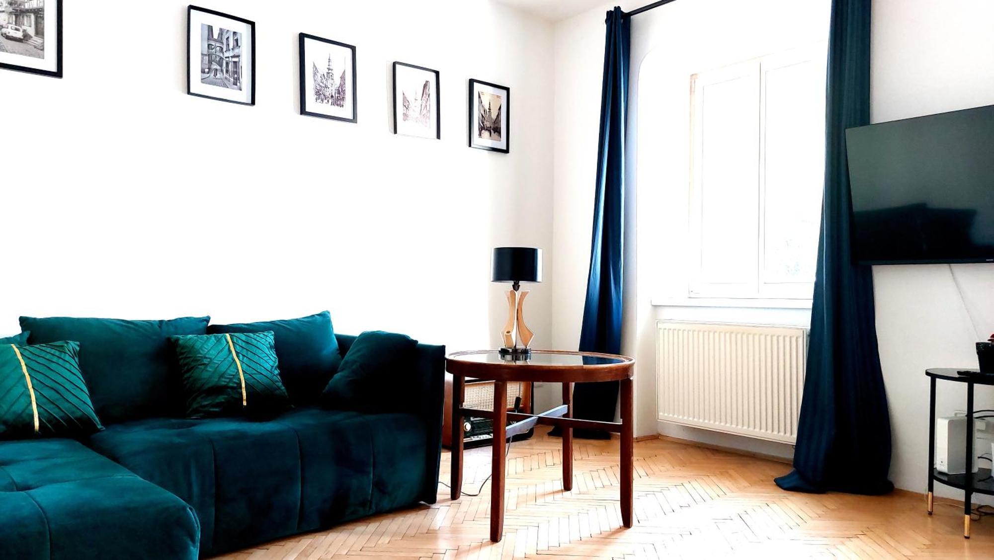 Michael'S Gate Large Apartment In A 15Th-Century Building, Old Town ブラチスラヴァ エクステリア 写真